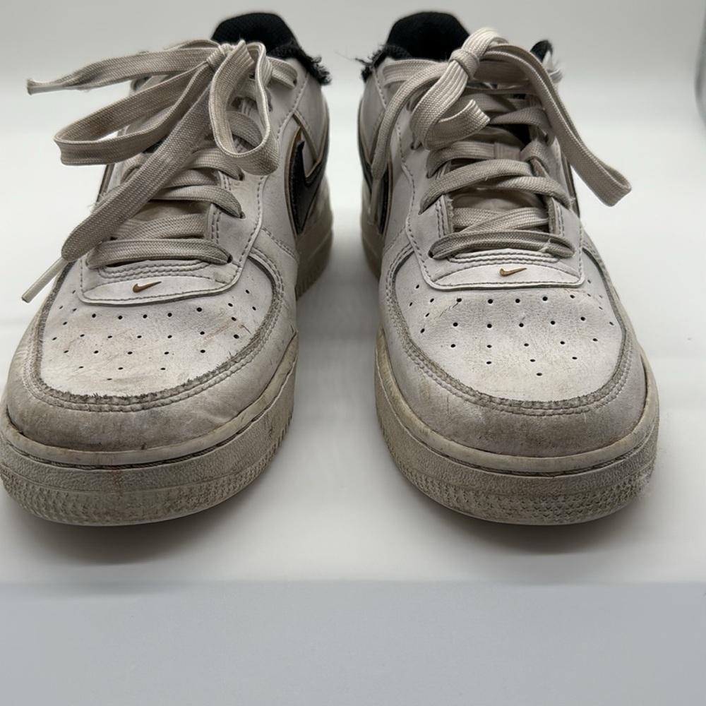 NIKE Air Force 1 US Size 7 Y White, Black & Gold Sneakers - Picture 3 of 13